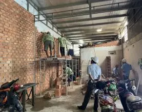 So sánh ưu nhược điểm: Nên tự thuê thợ lẻ hay chọn dịch vụ sửa nhà trọn gói?