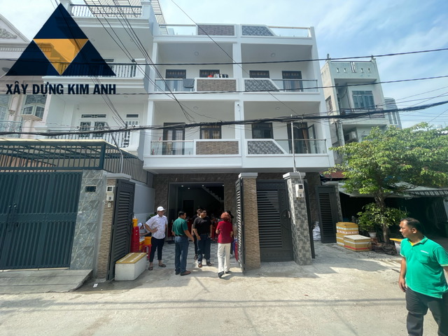 niềm vui của đội ngũ Xây Dựng Kim Anh và chủ đầu tư trong ngày bàn giao.