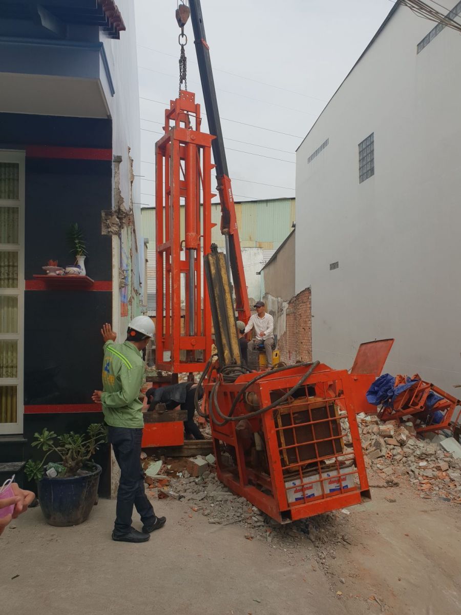 Hình ảnh thi công giải phóng mặt bằng, ép cọc nhà quận Bình Tân