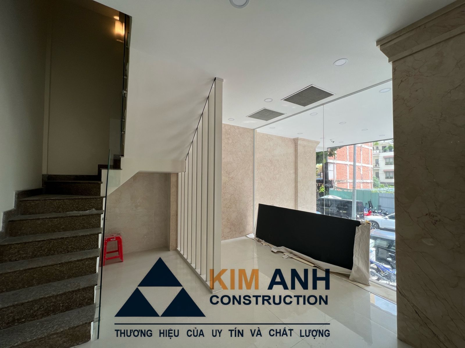 Hình ảnh khu vực cầu thang của công trình đã hoàn thành