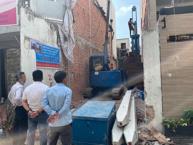 Công tác ép cọc bê tông đảm bảo độ sâu và tải trọng thiết kế nhà phố Phú Nhuận