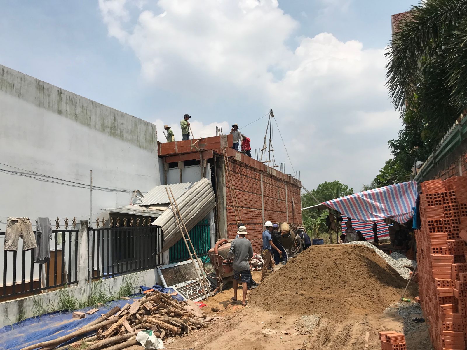 Thi công đan sắt và đổ bê tông sàn dự án xây nhà Huyện Bình Chánh