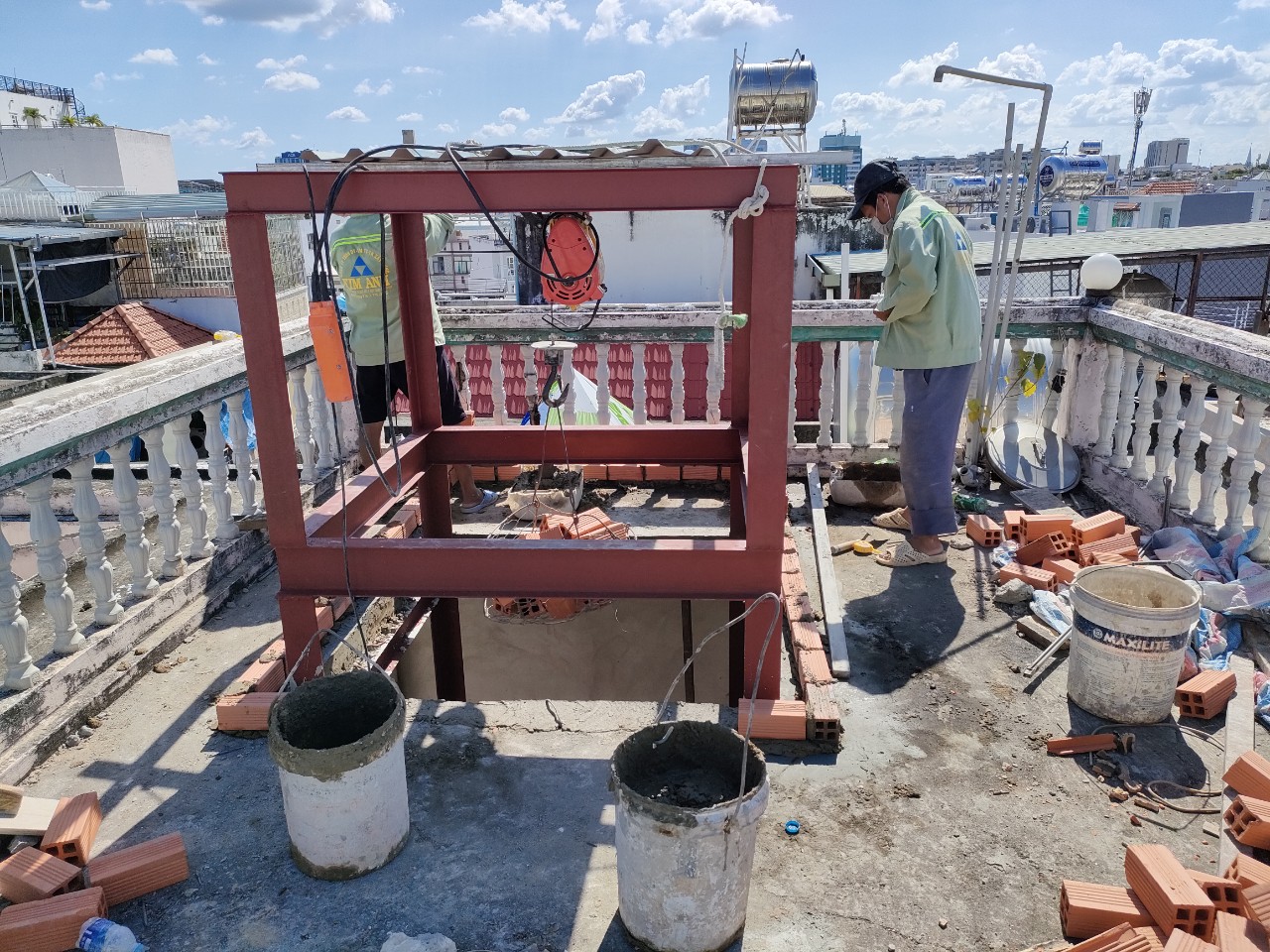 Thi công xây tô khu vực sân thượng nhà Lê Văn Sỹ