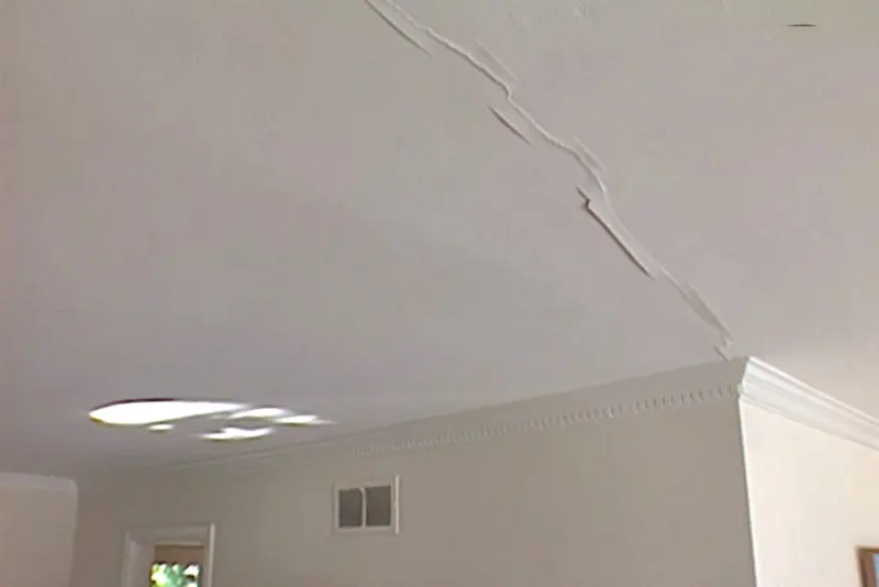 Trần thạch cao bị nứt