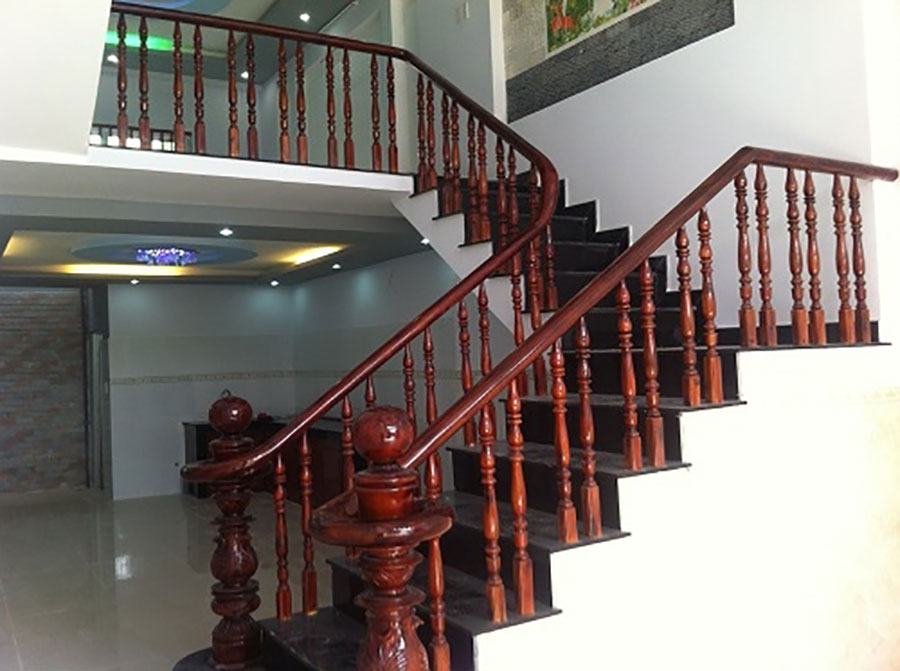 Cầu thang gỗ phong cách cổ điển