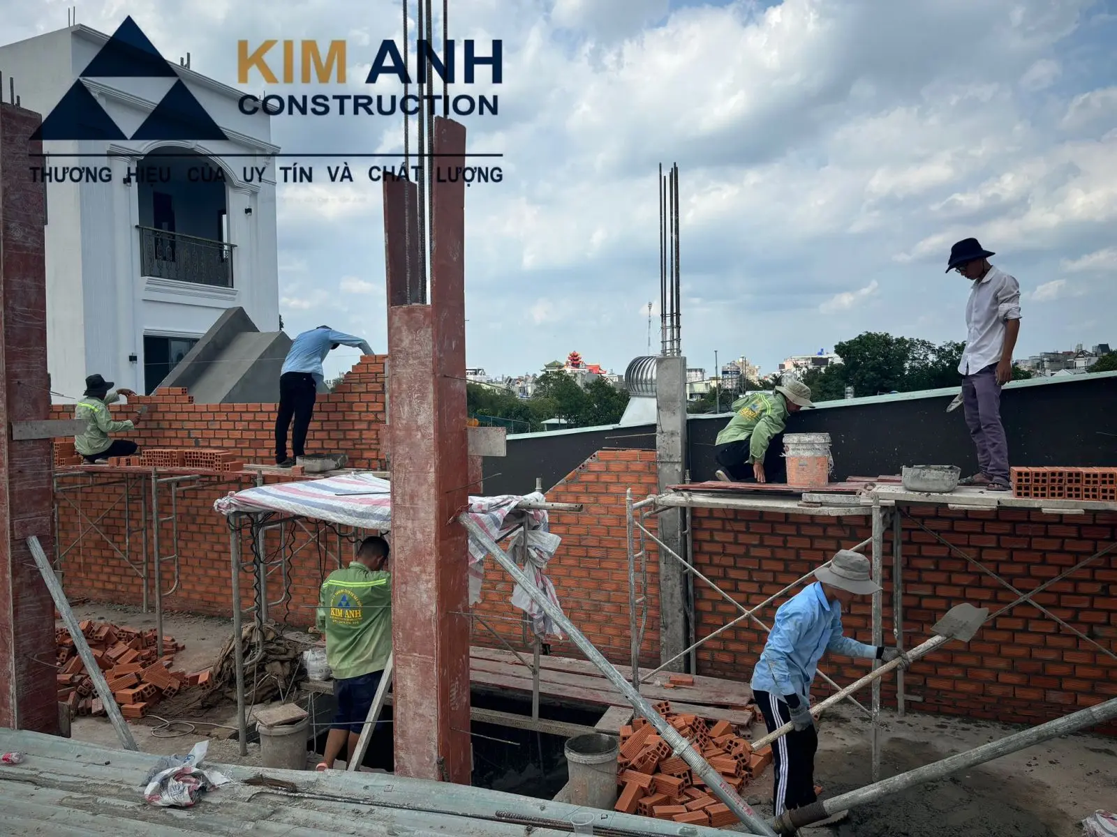 Giai đoạn xây tường bao và tường ngăn chia phòng